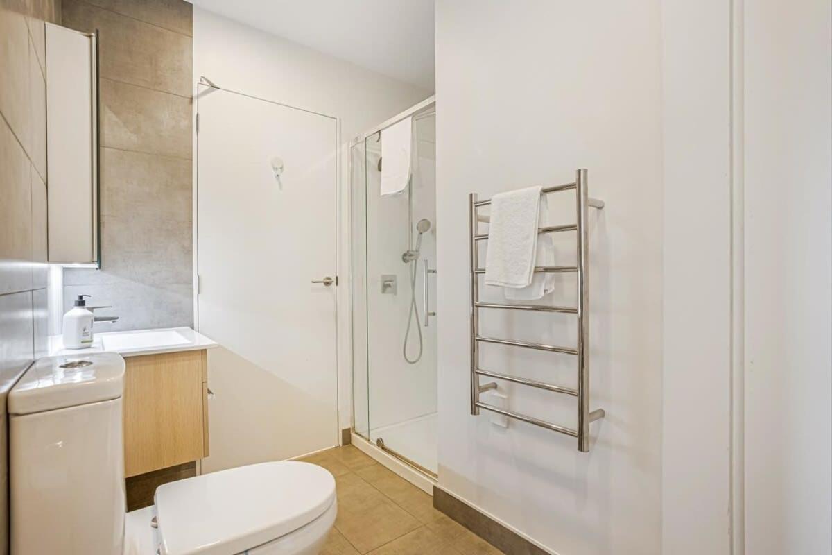 Cosy Two Bedroom Apartment With Balcony Pool And Gym 奥克兰 外观 照片